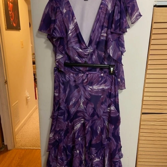 Women's Clothing - Picture 13 of 16